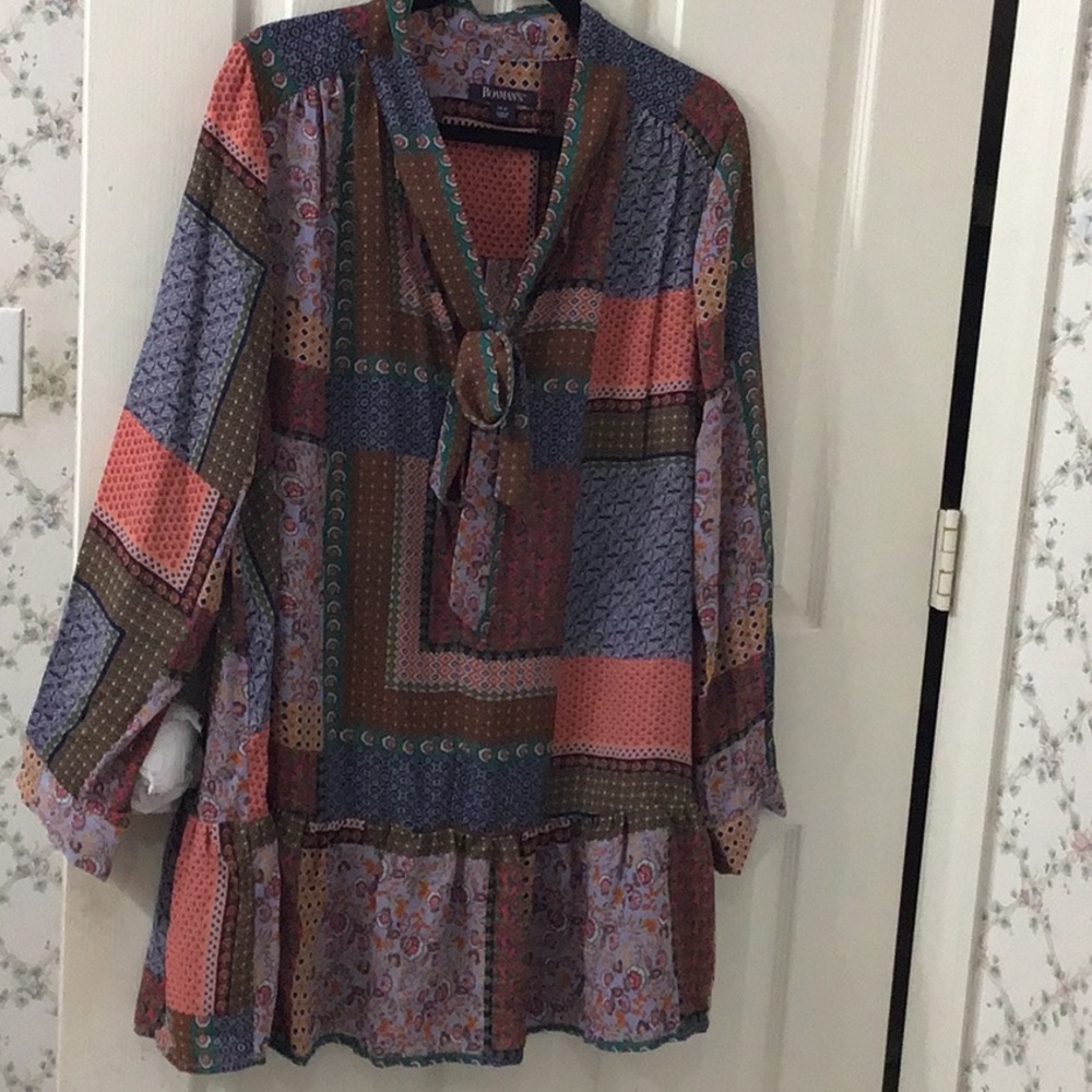 PLUS size 20W peasant style top w/ ruffled bottom & tie around neck.